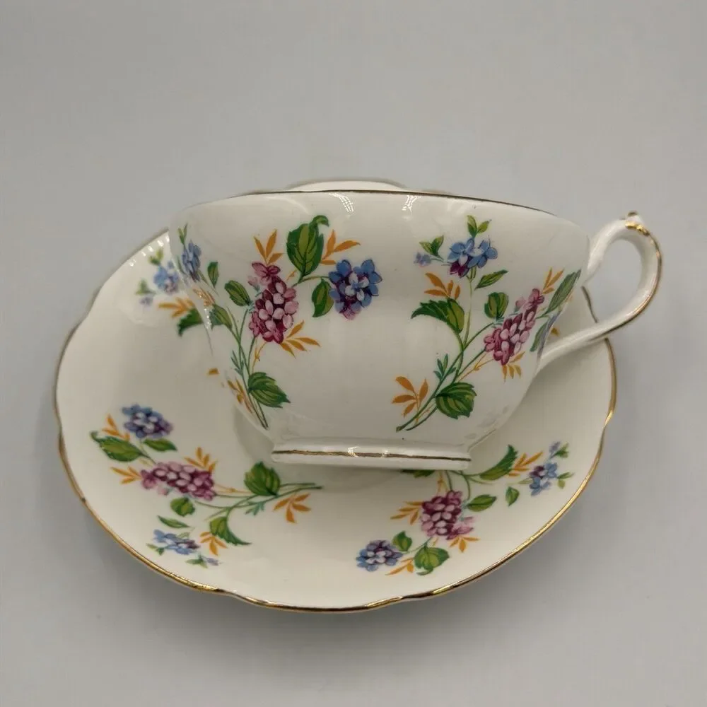 Vintage Regina Fine Bone China Floral Cup & Saucer Gold Trim England Flaw
